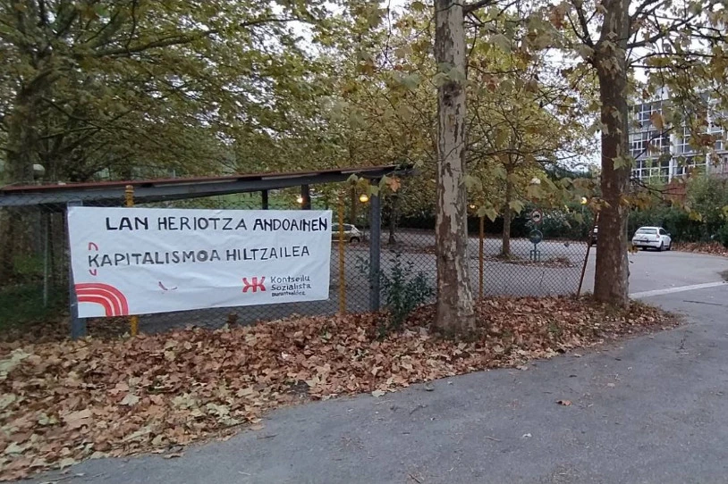 Behargin bat hil da Andoaingo Antex Fibres lantegian, makina batek harrapatuta