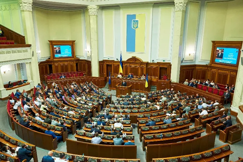 Ukrainan hamazazpi alderdi politiko legez kanpo utzi dituzte azken zortzi urteetan