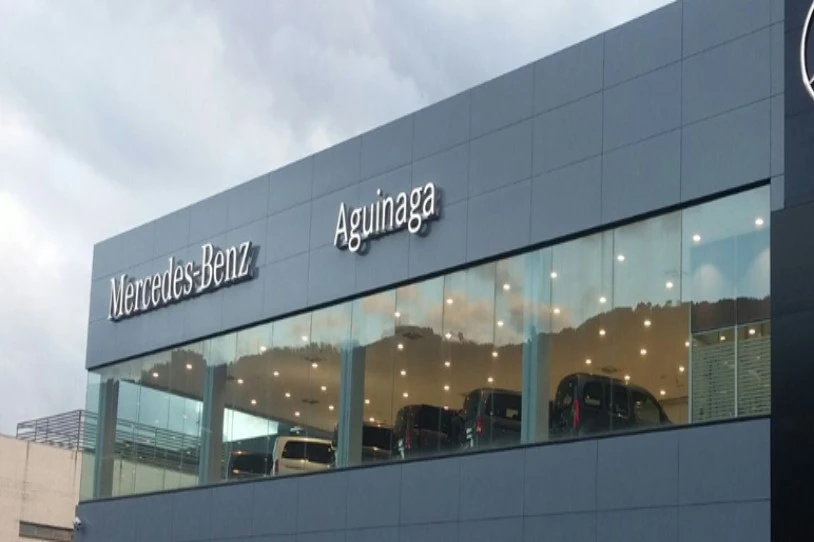 Aguinaga Comercial enpresako langileek greba mugagabea hasi dute