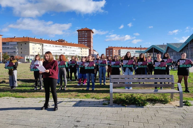 "Instituzioen berdintasun faltsutik kanpo" antolatzera deitu du Itaiak