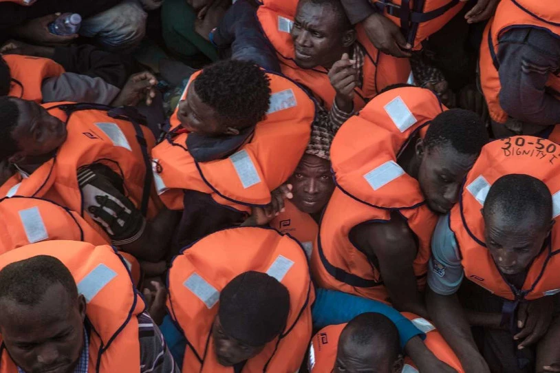 Mediterraneoan pertsona migratzaileak erreskatatzen dituzten erakundeen kontrako neurriak gogortu nahi ditu Italiak