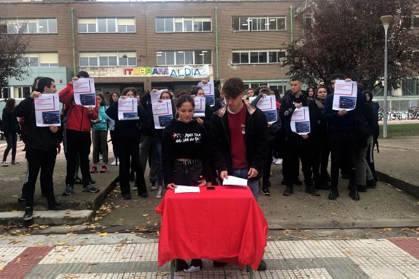 Lan politikoa egiteagatik Iruñerriko Iturrama ikastetxean jasandako errepresioa salatu du IAk
