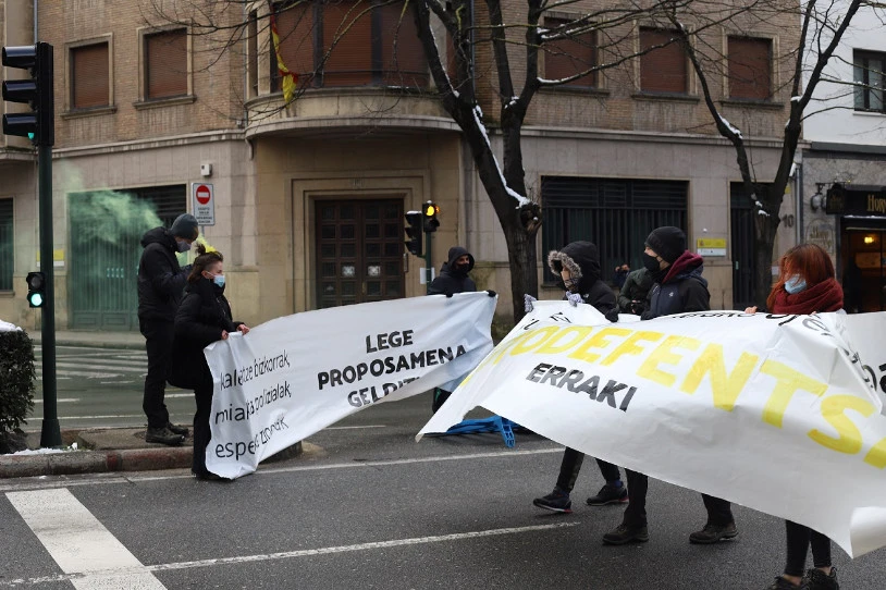 PSOEren "desalojo azkarren" kontra, abenduaren 10ean kalera ateratzera deitu du Errakik