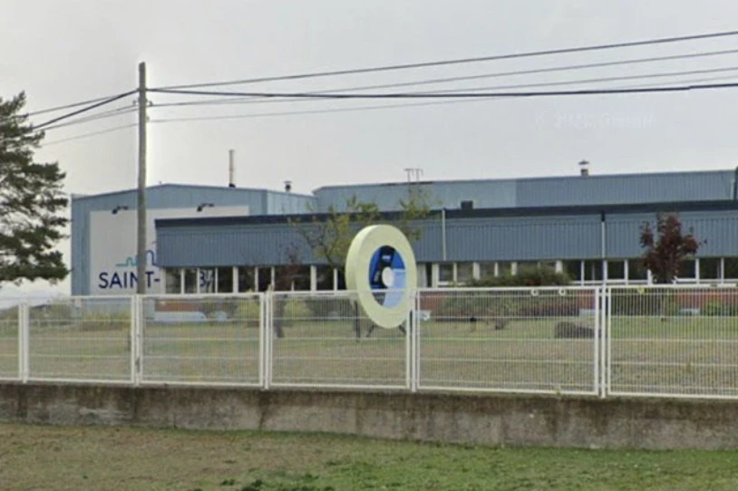 Langile bat hil da Berriobeitiko Saint Gobain Abrasivosen, lanera sartzera zihoala