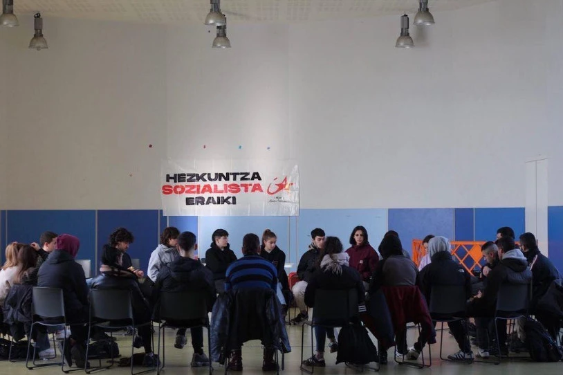IAren ibilbideari buruzko hainbat saio izan ziren atzo, jaiegun arrotzean