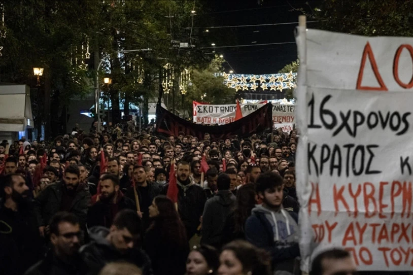 30 lagunetik gora atxilotu dituzte Grezian, Fragoulisen erailketa salatzeko protestetan