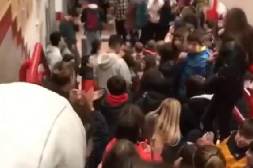 Iruñerriko Iturrama ikastetxean ikasleek jasaten duten errepresioa salatu dute berriz