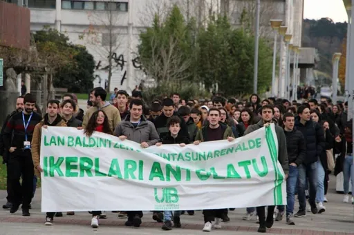 Unibertsitateko lan-baldintzen berdintasunaren alde mobilizatu dira hainbat campusetan