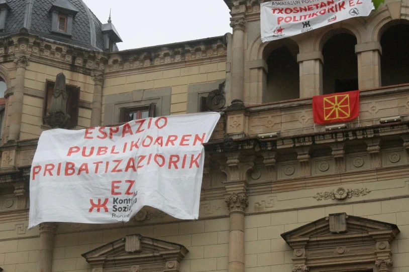 EH Bilduk 3.168 euroko isuna ezarri dio Mugimendu Sozialistari Hernanin, txosna jartzeagatik