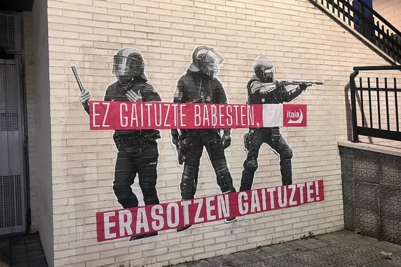 Bilboko udaltzain batek bere bikotekide ohia jazarri du, GPS baten bidez kontrolatuz