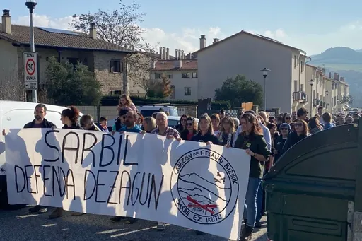 Ehunka lagun mobilizatu dira Etxaurin, Sarbil defendatzera deitzeko