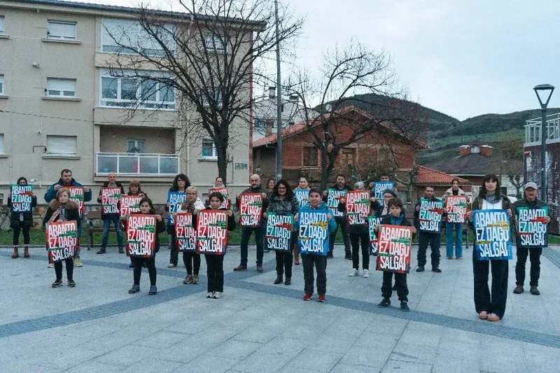 Las Carrerasko auzokideak berriz mobilizatuko dira gaur, Abanto ez dagoela salgai erakusteko