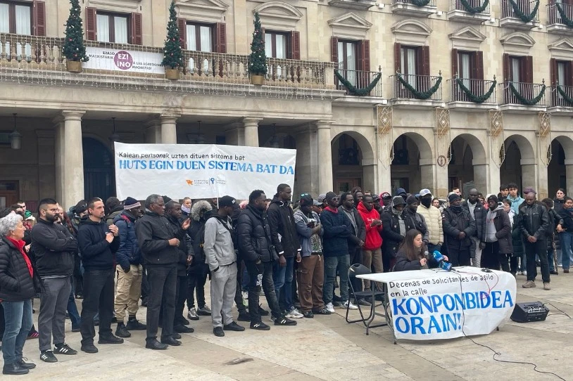 Maliko asilo-eskatzaileentzako bizitoki-alternatiba bat exijitu dute Gasteizko hainbat kolektibok