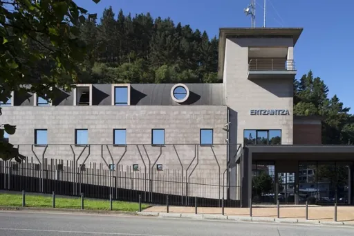 Ertzaintzak artxibatu egin du Ondarroako komisariako buruaren semearen droga-frogak desagertu izana