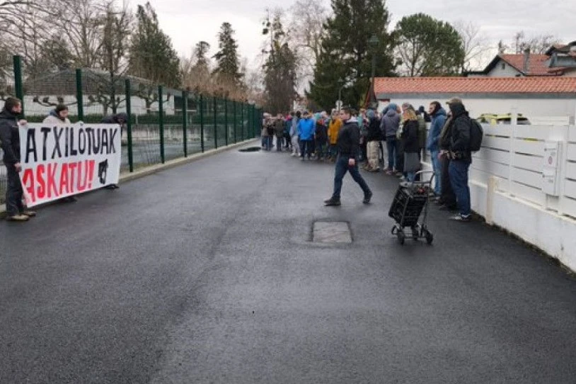 U14ko lau kide atxilotu zituzten atzo Larresoron eta Hendaian