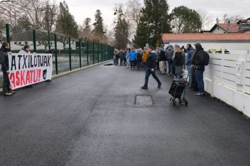 U14ko lau kide atxilotu zituzten atzo Larresoron eta Hendaian