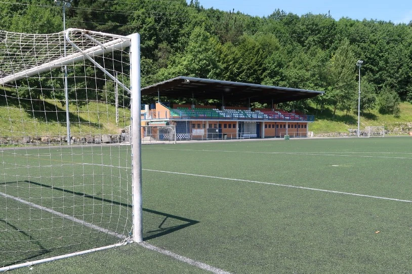 Irain arrazistak Lazkaoko futbol-partida batean