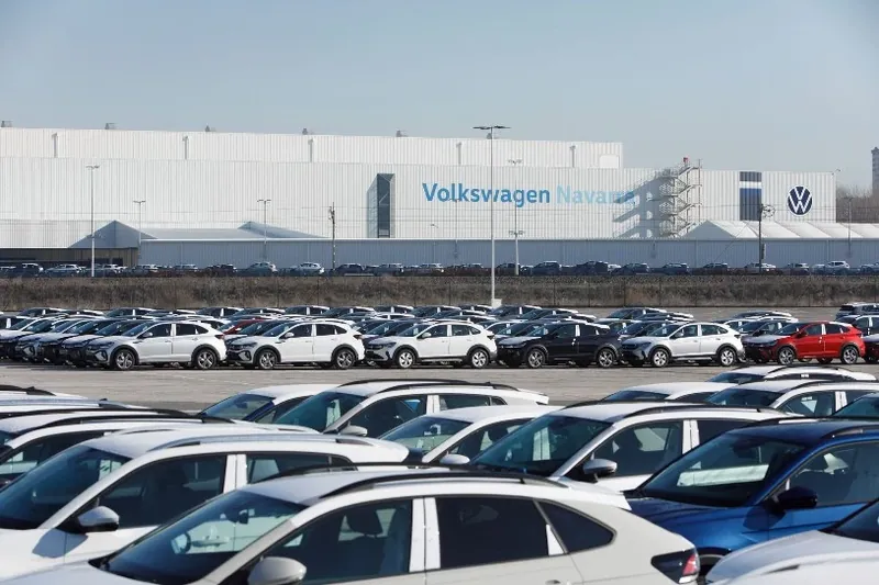 Nafarroako Volkswagenen mehatxua: ehunka kaleratze, erretiroen etetea eta Aldi Baterako Laneko Enpresak