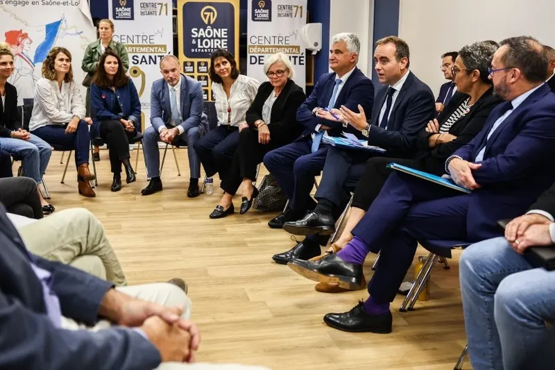 49.3 artikulura jo du berriro Frantziako Gobernuak, aurrekontuak ezartzeko