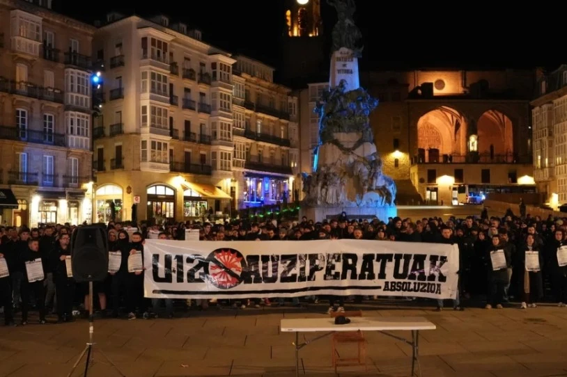 Gasteizen ikertuak izaten ari diren hemeretzi antifaxistei babesa eman diete