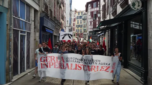 Herri Elkargoak berrarmamenduan parte hartzen du