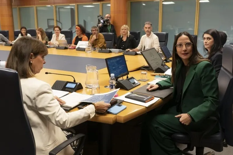 Bizkaian lau eskola publiko itxiko ditu Jaurlaritzak