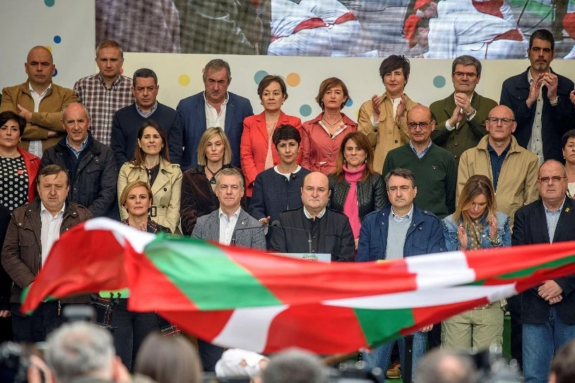 Hirugarren gradua eman diote Alfredo de Migueli ere, ustelkeriagatik kartzelaratutako jeltzalea