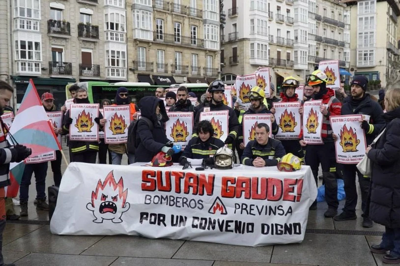 Bizitzen ari diren "muturreko egoera" salatu dute Mercedeseko suhiltzaileek