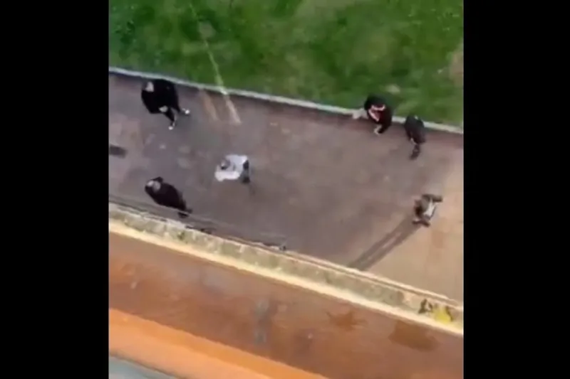 Barakaldotik alde egin behar izan du DesokupaCyLek, Etxebizitza Sindikatu Sozialistako kideen erantzunari esker