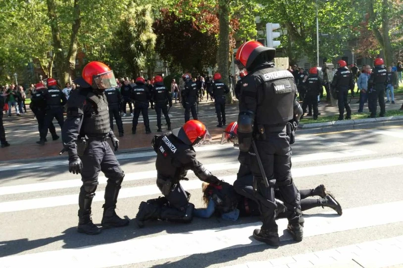 Kartzela-zigorrak Voxen aurkako mobilizazio batean atxilotutako hamabi laguni