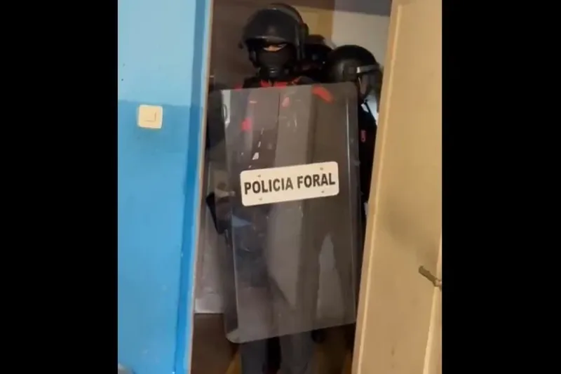 Berriozarren, familia bat etxegabetu du Foruzaingoak