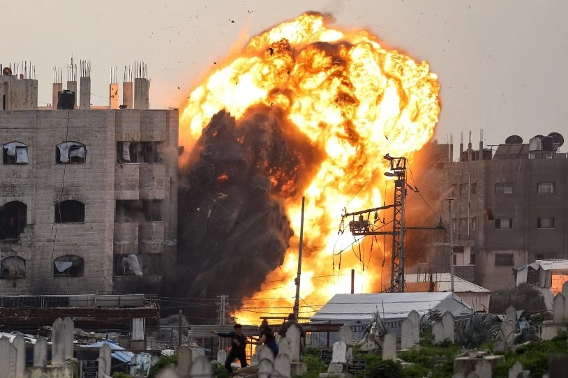 Bonba termobarikoak erabili ditu Israelek, milaka gazatar lurrunduz