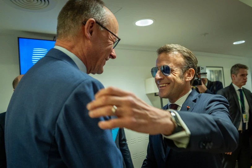Frantziako Gobernuak gutunak bidaliko dizkie 29 urteko gazteei, "ugalkortasunari buruzko informazioa emateko"