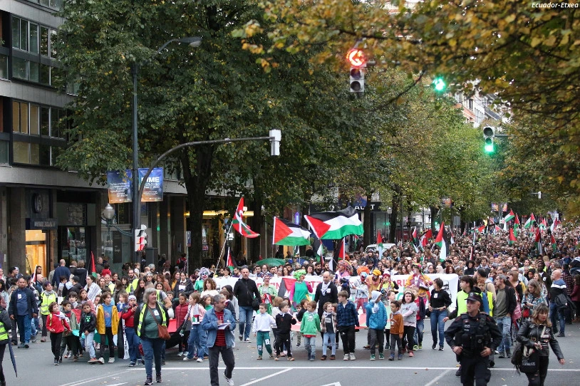 Gazako haurren alde mobilizatu dira milaka pertsona Bilbon