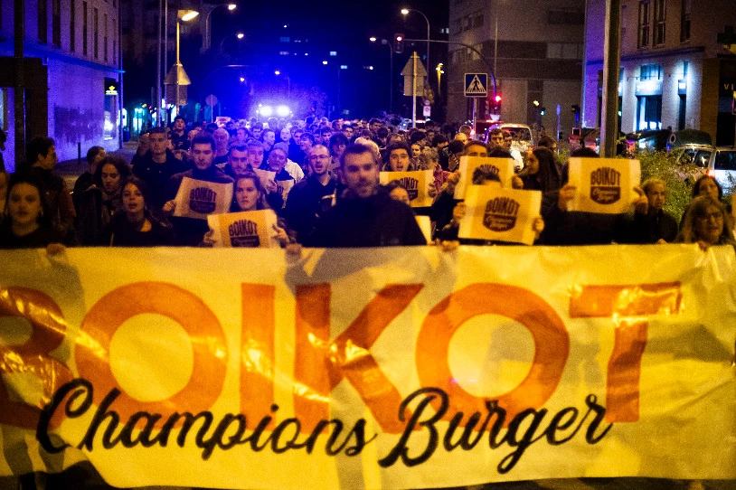 The Champions Burgerren aurka mobilizatu dira Iruñerrian