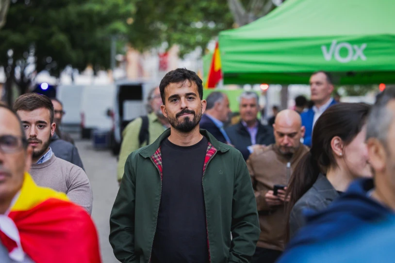 Voxek Ortega Smith baztertu eta Carlos Hernandez Quero izendatu du bere ordez