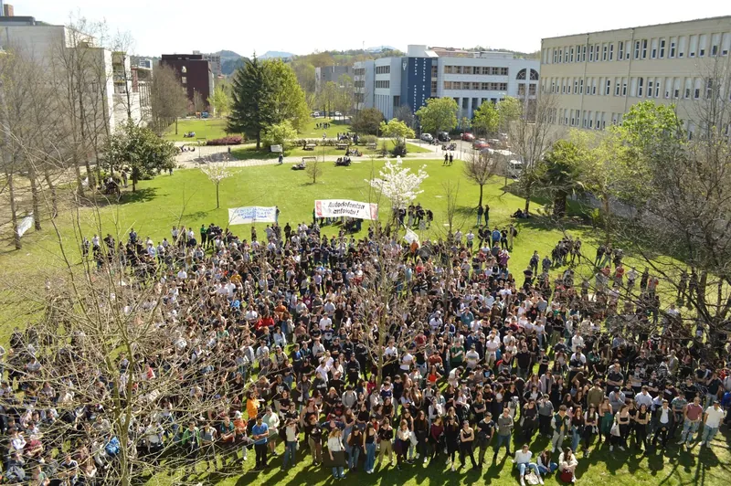 Borrokan heziak, iraultza haziak