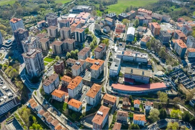 Kale-egoeran zegoen beste pertsona bat hil da Donostian