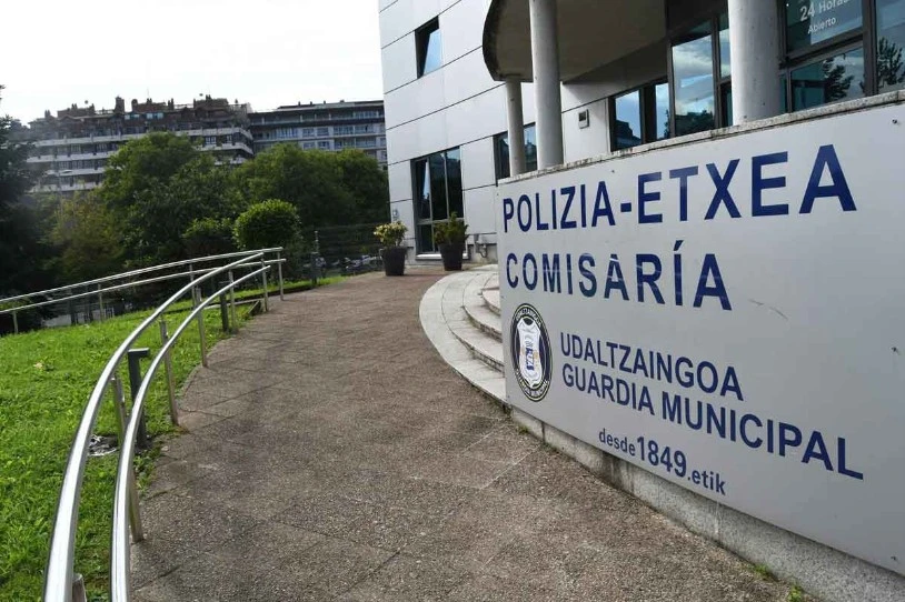 Mailaz igo dute Donostian pertsona bat jipoitu zuen udaltzaina
