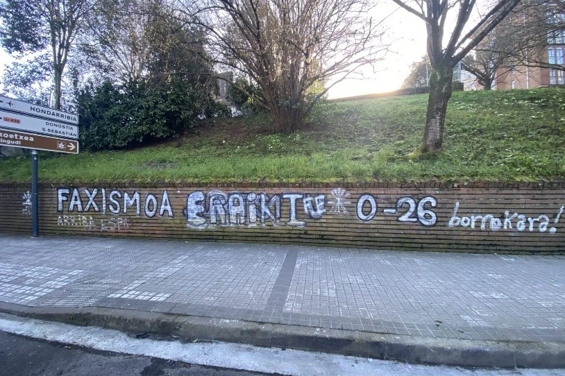 Irunen, faxismoaren aurkako propagandari eraso dio Falangeak