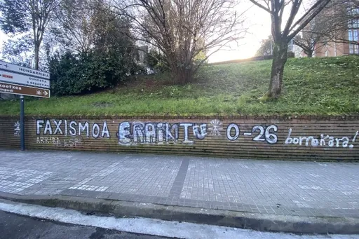 Irunen, faxismoaren aurkako propagandari eraso dio Falangeak