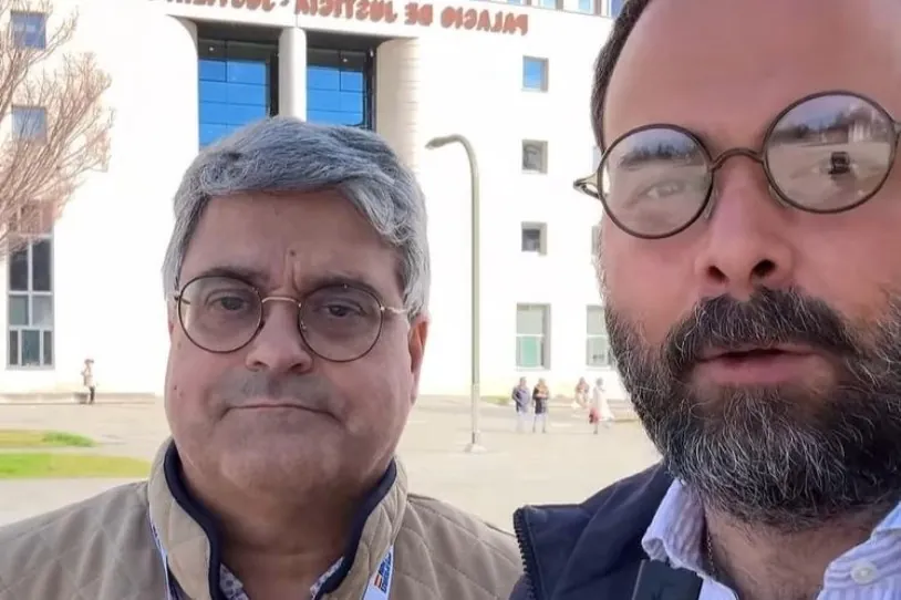 IAS salatu du Nafarroako Voxek, faxismoaren aurkako pankarta batengatik