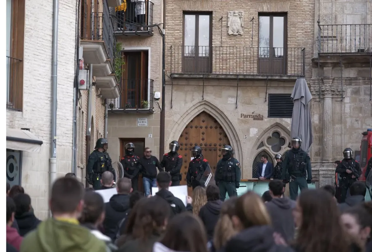 Voxen omenaldi faxista baten aurkako protesta Lizarran