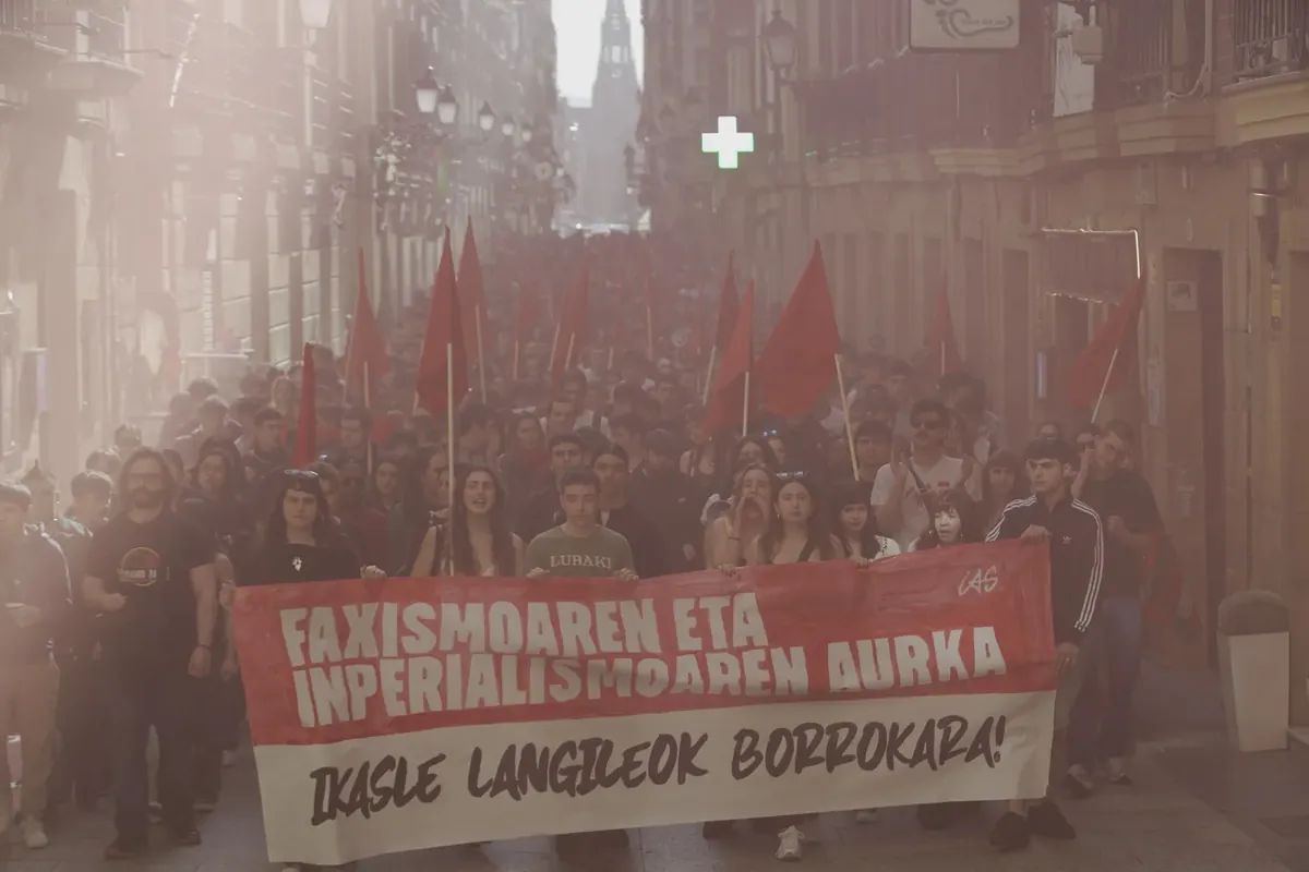 Milaka ikasle lehen lerroan, faxismoaren eta inperialismoaren aurka