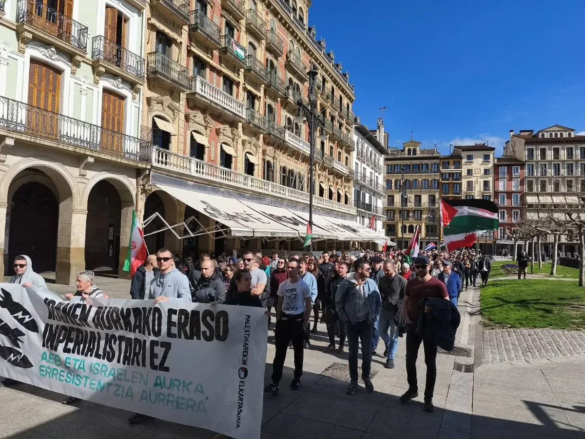 Iranen aurkako eraso inperialista salatzeko mobilizatu da Palestinarekin Elkartasuna