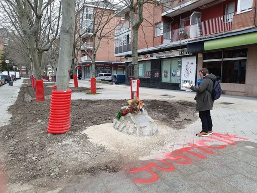 Martxoaren 3aren oroimenezko monolitoa, hondakin artean 50. urteurrenean