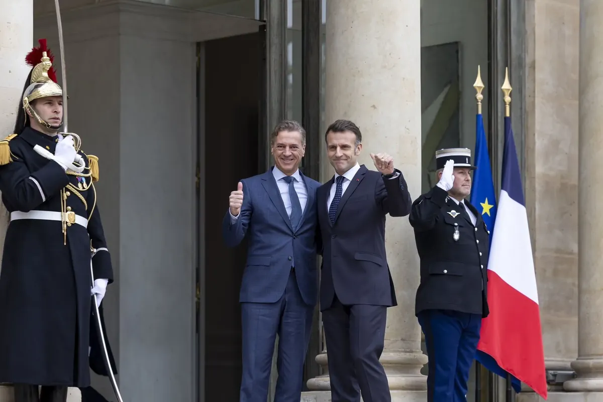 Macronek atzera egin du eta onartu du ez dagoela baldintzarik Ormuzko misio baterako