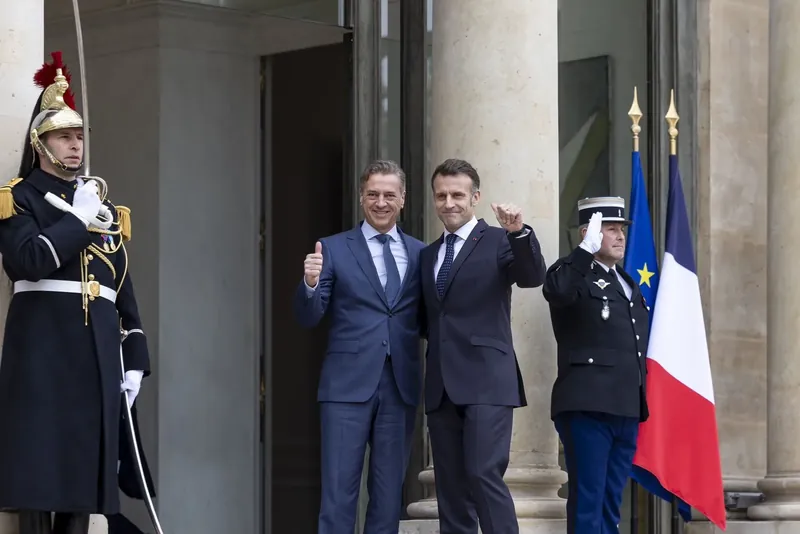 Macronek atzera egin du eta onartu du ez dagoela baldintzarik Ormuzko misio baterako