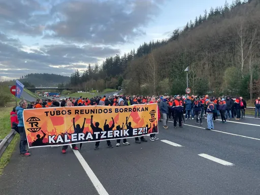 Hasi da greba mugagabea Tubos Reunidosen, 301 kaleratzeren kontra