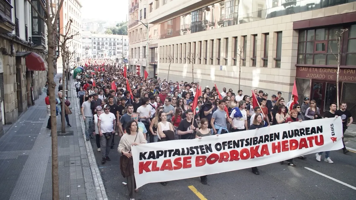 Milaka langile mobilizatu dira kapitalismoaren aurka greba orokorrean
